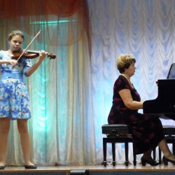 В Детской музыкальной школе им. П.И. Чайковского состоялся концерт, посвященный Дню учителя!