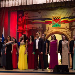 В Центре досуга и воспитания "Эстетика" состоялся праздничный городской концерт, посвященный Дню народного единства