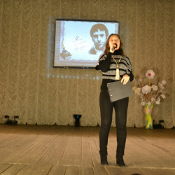 В зрительном зале Дворца культуры мкр. Донской прошел вечер-портрет, посвященный В. Высоцкому