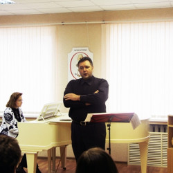В Детской музыкальной школе им.П.И. Чайковского состоялся мастер-класс по академическому вокалу 