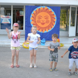 Игровые программы прошли на площади перед Дворцом культуры мкр. Донской