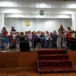 В большом концертном зале Детской школы искусств "Лира-Альянс" прошел праздничный концерт - "Посвящение в первоклассники"
