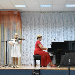 В Детской музыкальной школе им. П.И.Чайковского состоялся праздничный концерт, посвященный Дню учителя