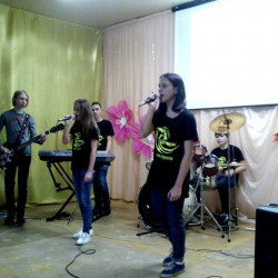 Детская рок-группа =Шторм= выступила с концертом в Новочеркасском детском доме - интернате для детей с физическими недостатками