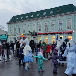 На главной площади города прошла театрализованная концертная программа «Чудо-праздник Новый год!»