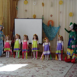 Для воспитанников детского сада №4 было организованно и проведено мероприятие «Весна на Дон идет - птиц за собой зовет»