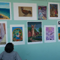 В общеобразовательной школе № 19 открылась выставка работ учащихся Детской художественной школы им. Н.Н.Дубовского