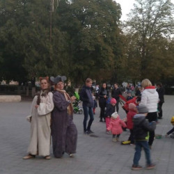 На площади перед Домом культуры мкр. Октябрьский прошла детская игровая программа «Наши верные друзья»