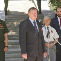 В День памяти и скорби в Александровском саду у Кургана Славы прошел митинг