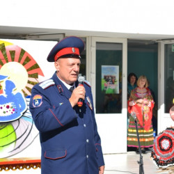 На площади перед Дворцом культуры микрорайона Донской прошел праздник, посвященный Покровам Пресвятой Богородицы