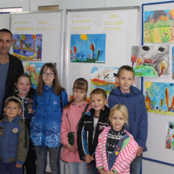В фойе Дома культуры мкр. Ключевое открылась выставка работ учащихся ИЗО-студии "Волшебная палитра