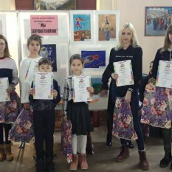 В колонном зале Дома культуры мкр. Октябрьский состоялось подведение итогов VIII городского детского конкурса рисунка и плаката «Мы – здоровое поколение»