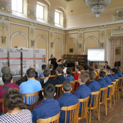 В Центральной городской библиотеке им. А. С. Пушкина прошло открытие  передвижной выставкой «Помни о нас…»