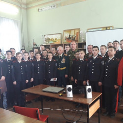 В отделе информационного и досугового обслуживания Центральной городской библиотеки им. А.С. Пушкина состоялся Урок Мужества - встреча с ветеранами афганской войны, посвященная 30-летию со дня вывода войск из Афганистана.