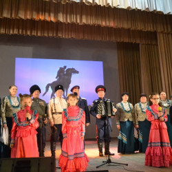 В зрительном зале Дворца культуры мкр. Донской состоялась тематическая программа народного коллектива хора казачьей песни «Станица Донская»