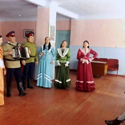 В Клубе микрорайона Луговой в честь Дня защитника Отечества прошёл концерт ансамбля "Донцы"