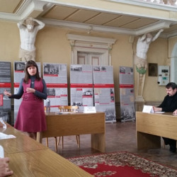 В Центральной городской библиотеке им. А.С. Пушкина прошел круглый стол по итогам работы  передвижной выставки «Помни о нас…» 