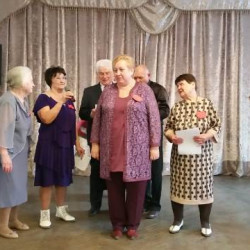 В Доме культуры мкр. Октябрьский клуб «Ветеран» созвал гостей и друзей на традиционный огонек, посвященный Женскому дню