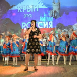 Во Дворце культуры мкр. Донской состоялся праздничный концерт «Родной и теплый берег Крыма», посвященный 5-й годовщине воссоединения Крыма с Россией