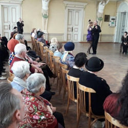 В Большом зале Центральной городской библиотеки им. А.С. Пушкина состоялся литературно - музыкальный вечер «Мне прошлое машет крылом», посвященный 130-летию со дня рождения певца, поэта, музыканта Александра Вертинского