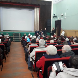 В Доме культуры мкр. Октябрьский прошла благотворительная акция для ветеранов города и учащихся микрорайона «Общественный кинопоказ»