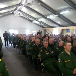 В поселке Персиановском для военнослужащих прошел праздничный концерт