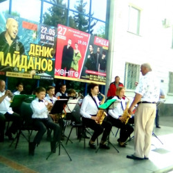 На площади перед ДК НЭВЗа состоялось праздничное мероприятие «Весна 45-го года!»
