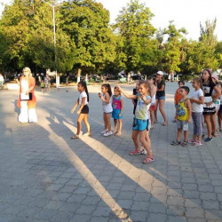 В День Государственного флага РФ на площади перед Домом культуры мкр. Октябрьский прошел комплекс мероприятий