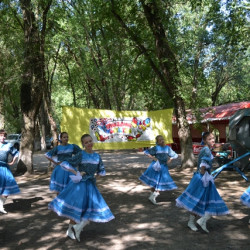На берегу подводного канала Новочеркасской ГРЭС прошел праздник прощания с летом
