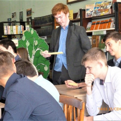 В отделе "Юность" Центральной городской библиотеки им. А.С. Пушкина прошла встреча, посвященная Году театра