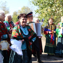 В мкр. Луговой прошел праздничный концерт в честь главного праздника донских казаков – Покрова Пресвятой Богородицы,