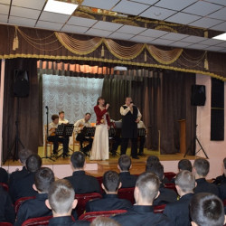 В Новочеркасском суворовском училище прошел концерт ансамбля русских народных инструментов "Донские узоры"