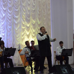 В Доме культуры мкр. Ключевое состоялся концерт ансамбля русских народных инструментов "Донские узоры"