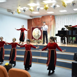 Детская музыкальная школа им. П.И.Чайковского отметила День матери целым «букетом» мероприятий.