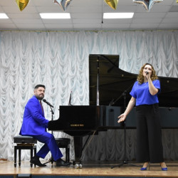 В концертном зале Детской музыкальной школы им. П.И. Чайковского прошел эстрадный концерт «Песни Игоря Помазкина»