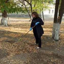 Сотрудники Дома культуры мкр. Октябрьский приняли участие в городском субботнике