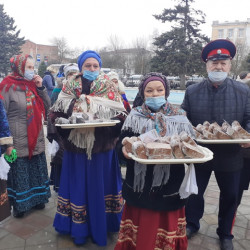 Сотрудники и творческие коллективы Городского Дома Культуры приняли участие во Всероссийской патриотической акции «Блокадный хлеб»