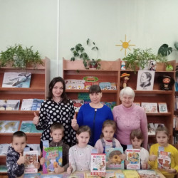 Детская библиотека им. Зои Космодемьянской присоединилась к общероссийской акции "Дарите книги с любовью"
