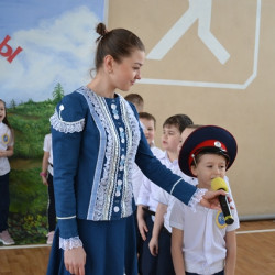 Спортивно - игровая программа «Казачьи забавы» прошла во Дворце культуры мкр. Донской