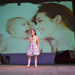 Во Дворце культуры мкр. Донской прошла развлекательная программа «Мама, лучшая на свете»