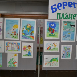 К Международному дню Земли во Дворце культуры мкр. Донской прошла выставка детских рисунков