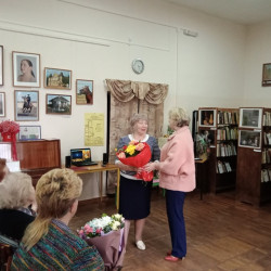 В Детской библиотеке им. З. Космодемьянской к 80-летию Данаевой Галины Пименовны состоялось открытие ее авторской выставки