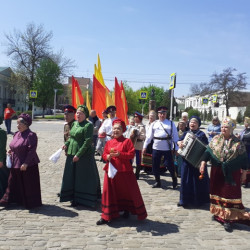 Фольклорные коллективы Городского Дома Культуры поздравили всех жителей города с Великой Пасхой