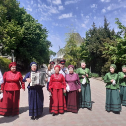 В сквере Платова  и Александровском парке прошли выступления фольклорных коллективов
