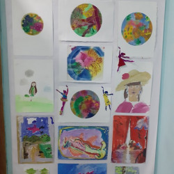 Ко Дню защиты детей в вестибюле Городского Дома Культуры оформлена выставка детских рисунков 