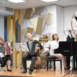 В Детской музыкальной школе им. П.И. Чайковского прошел  отчетный концерт отдела народных инструментов