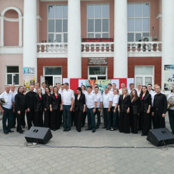 На площади перед Домом культуры мкр. Октябрьский  прошла концертная программа, посвященная дню начала Великой Отечественной войны