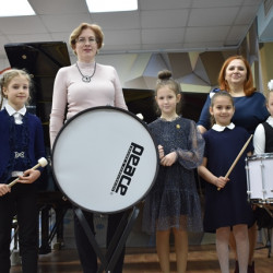 Новочеркасские учреждения дополнительного образования в сфере культуры получили новые музыкальные инструменты