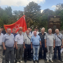 В клубе 19 военного городка состоялось торжественное мероприятие, посвященное 40-летию выпуска 4 батальона НВВККУС им. Маршала Советского Союза В.Д.Соколовского