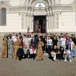 В Новочеркасске прошло выступление артистов заслуженного ансамбля народного танца Горского государственного аграрного университета "Горец" 